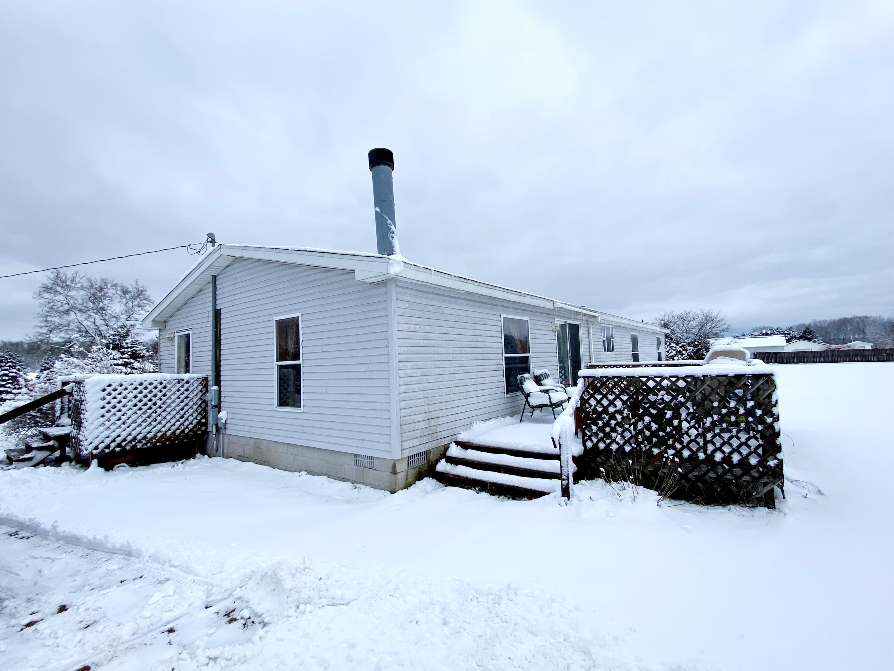 40 East Wilke Road Rothbury, MI 49452 - Photo 6 of 43 IMG_0492
