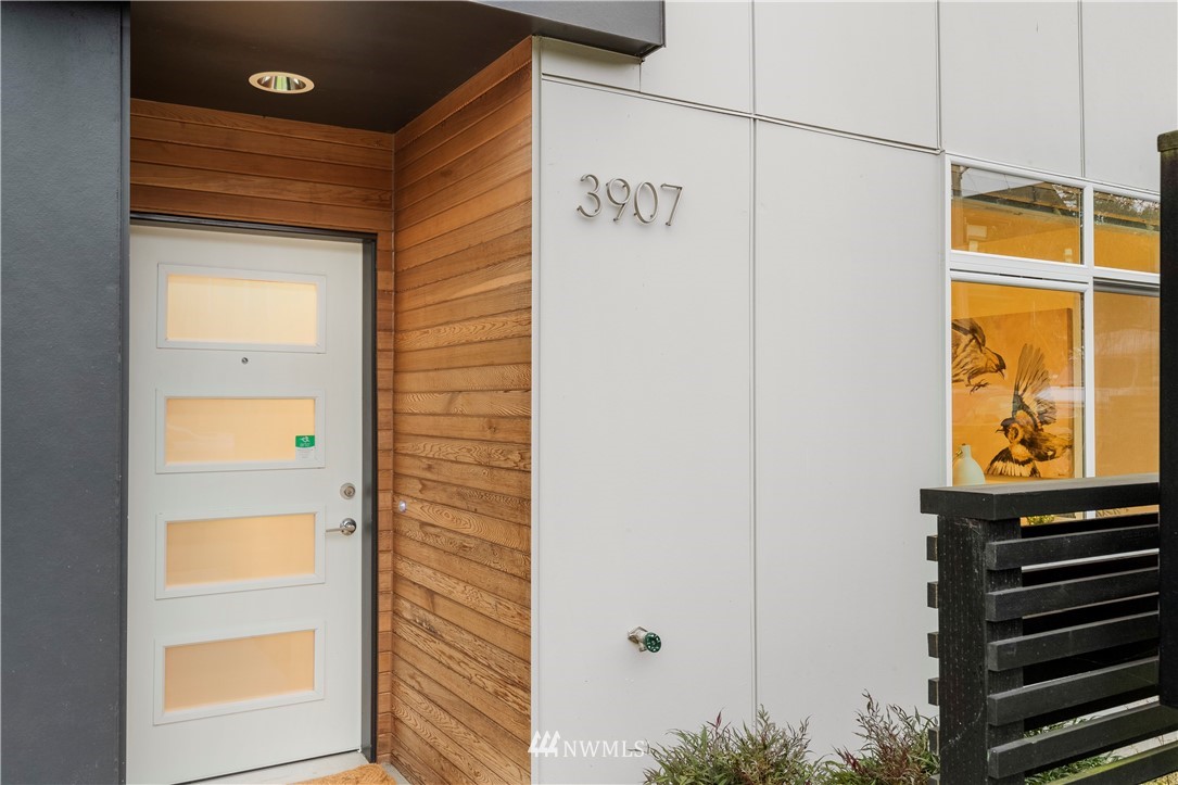 3907 Southwest Hudson Street Seattle, WA 98136 - Photo 3 of 24 Gallery Image 3