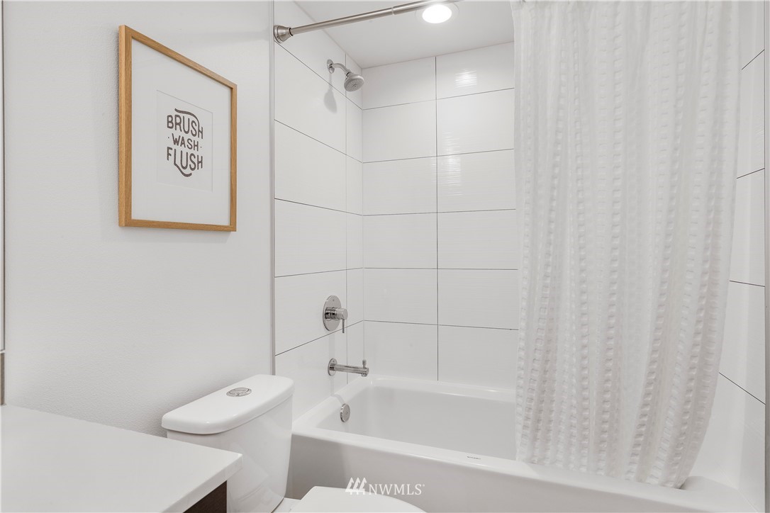 3907 Southwest Hudson Street Seattle, WA 98136 - Photo 6 of 24 Gallery Image 6