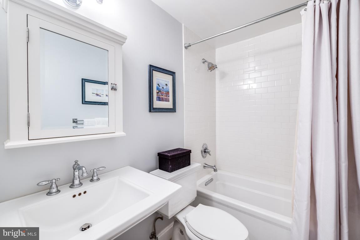 451 Ridge Street Northwest, Unit A Washington, DC 20001 - Photo 24 of 28 2nd Bathroom w/ Tub/Shower