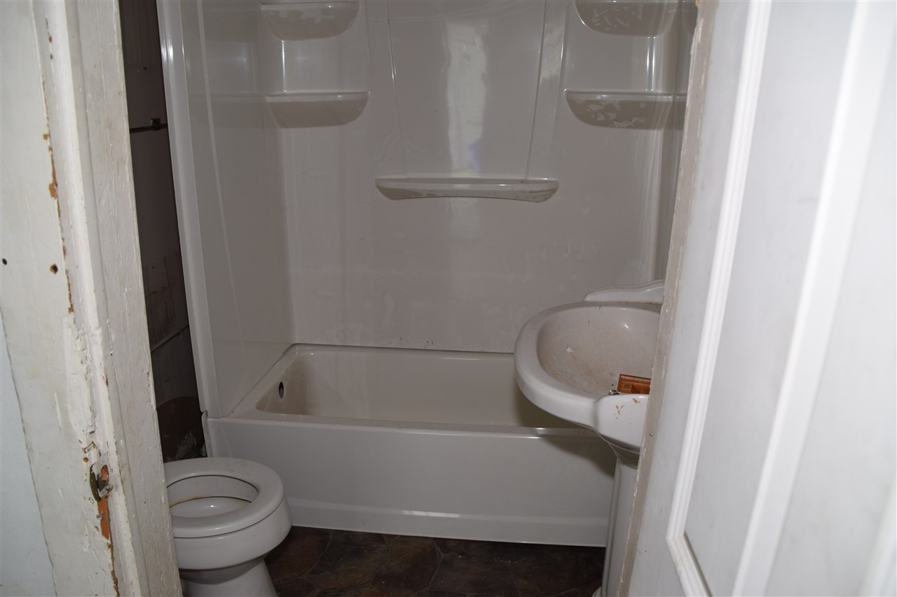 352 Depot Street Butler, IN 46721 - Photo 9 of 20