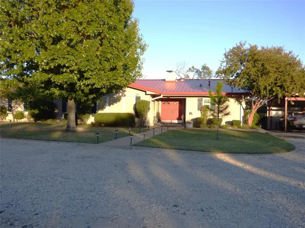 $375,000 | 1010 West Moss Street, Eastland, TX 76448