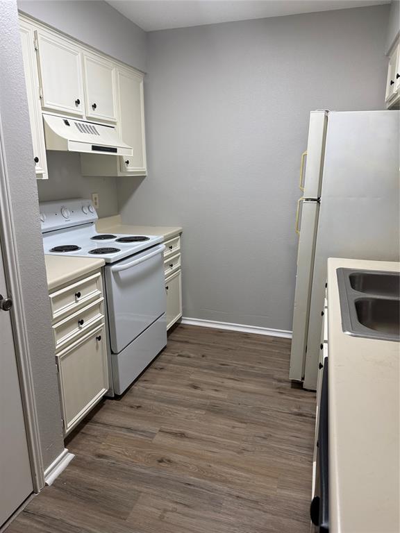 304 East Hickory Street, Unit B Kaufman, TX 75142 - Photo 9 of 14 a kitchen with stainless steel appliances a stove a refrigerator and cabinets