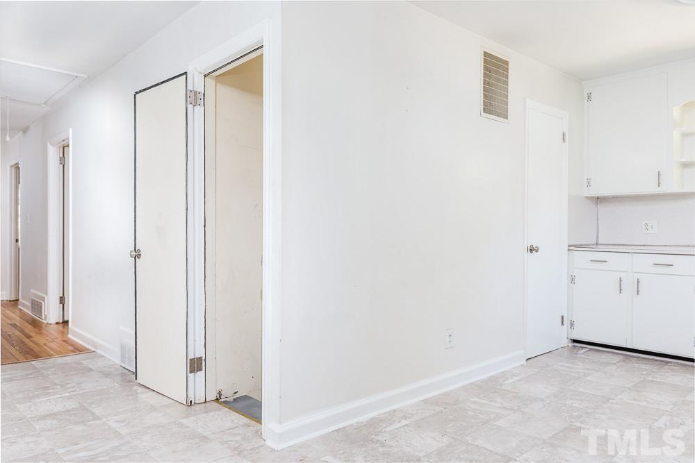 1318 Kent Road Raleigh, NC 27606 - Photo 12 of 28