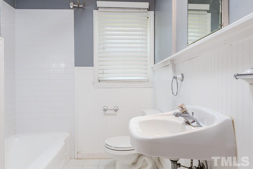 1318 Kent Road Raleigh, NC 27606 - Photo 17 of 28
