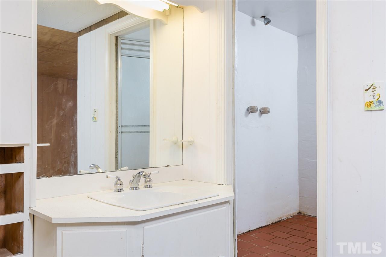 1318 Kent Road Raleigh, NC 27606 - Photo 26 of 28