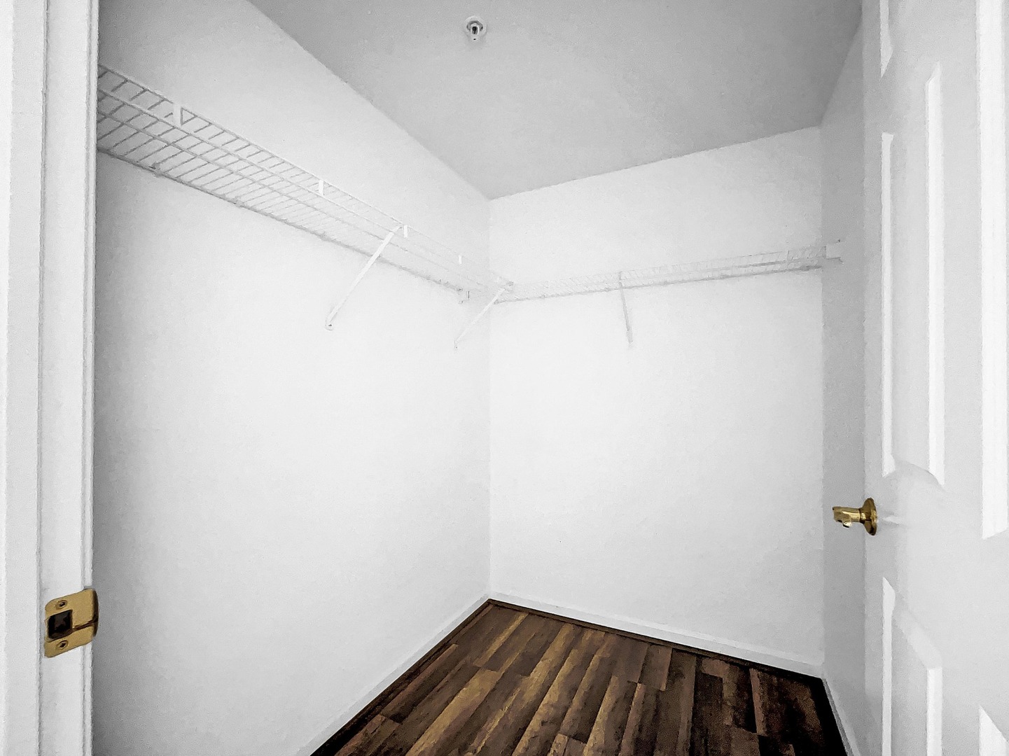 500 East St Charles Road, Unit 201 Lombard, IL 60148 - Photo 21 of 41 a view of a small space
