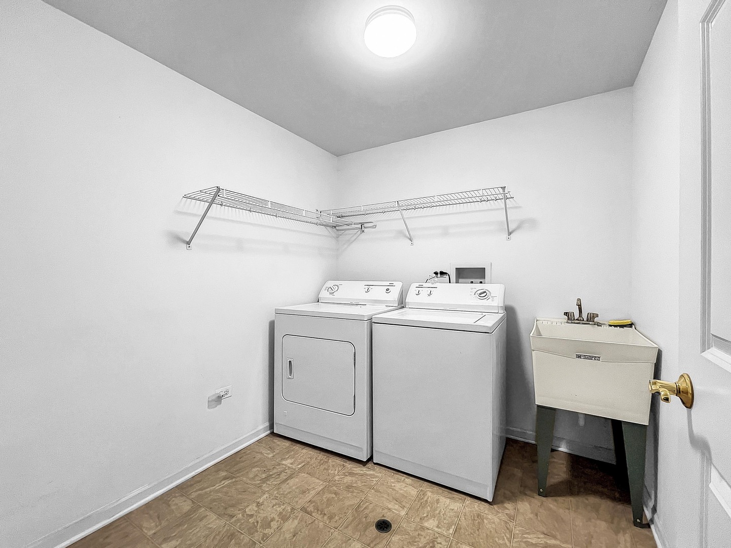 500 East St Charles Road, Unit 201 Lombard, IL 60148 - Photo 30 of 41 a utility room with dryer and washer