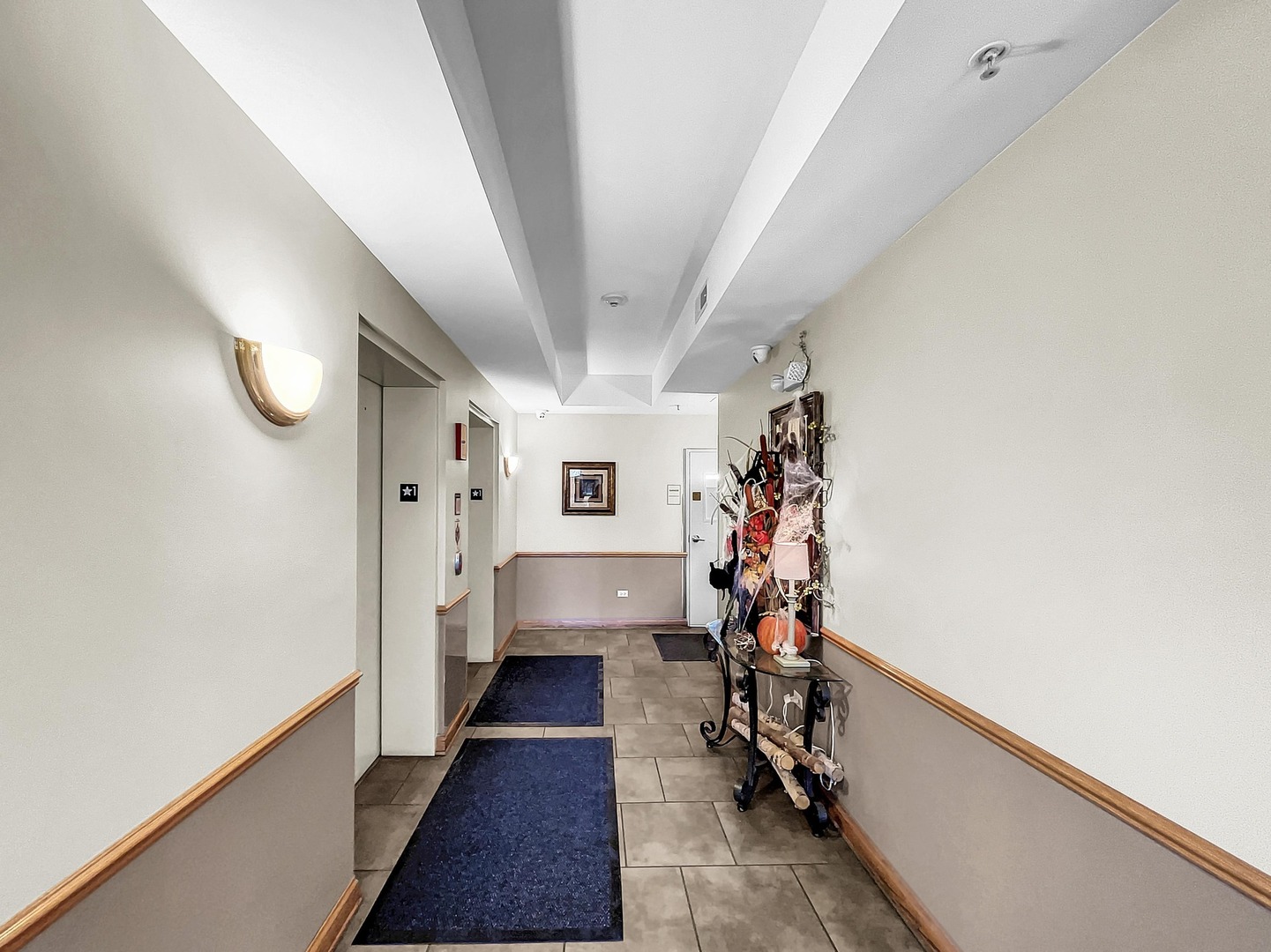 500 East St Charles Road, Unit 201 Lombard, IL 60148 - Photo 36 of 41 a view of entryway with workspace