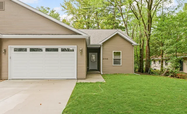 $279,900 | 2015 Cureton Drive, Unit B, Urbana, IL 61801