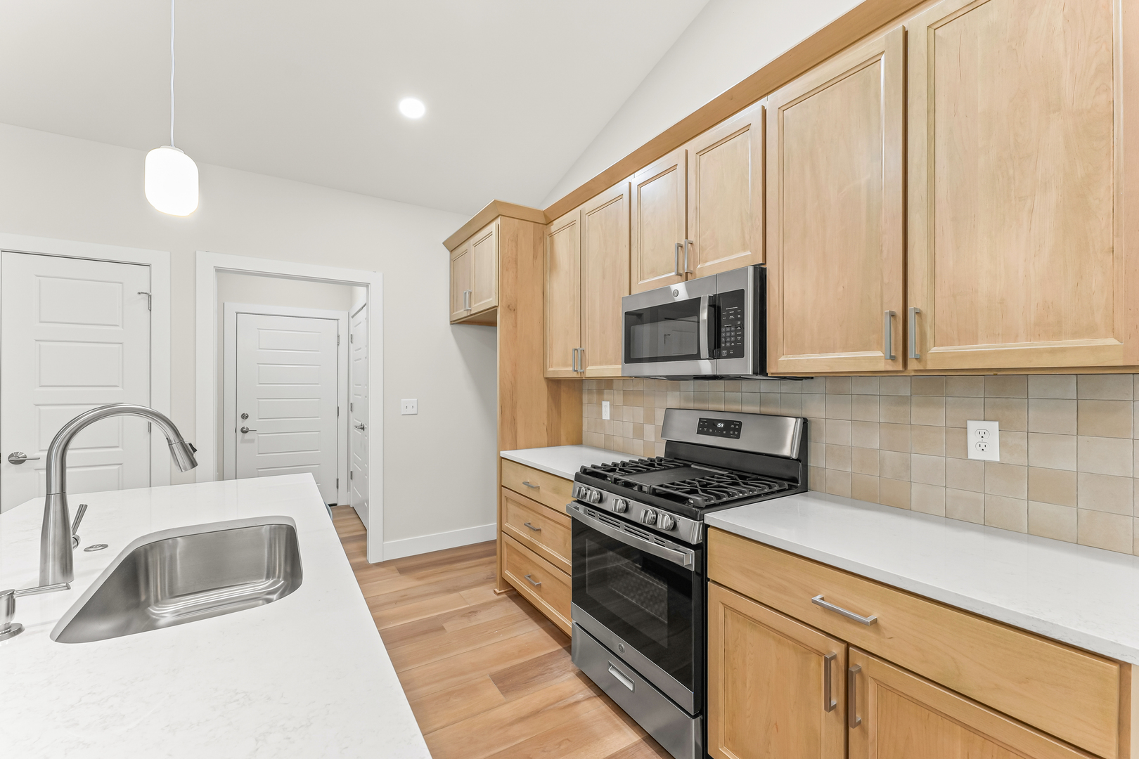 2015 Cureton Drive, Unit B Urbana, IL 61801 - Photo 12 of 36