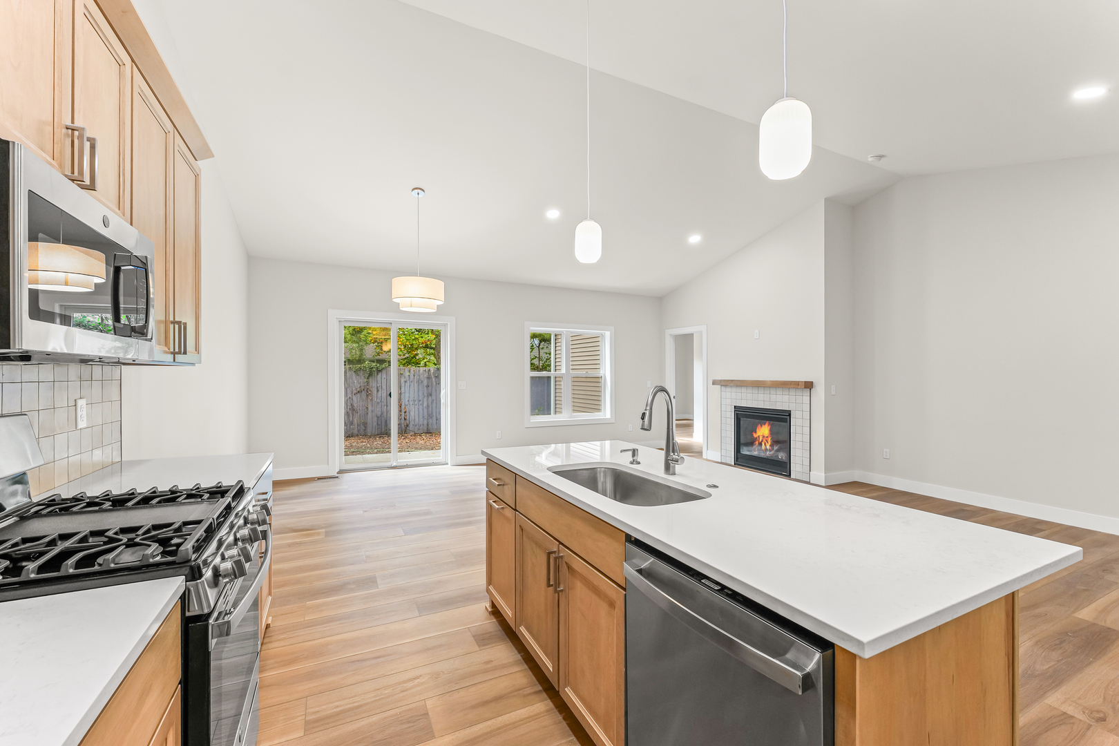 2015 Cureton Drive, Unit B Urbana, IL 61801 - Photo 13 of 36