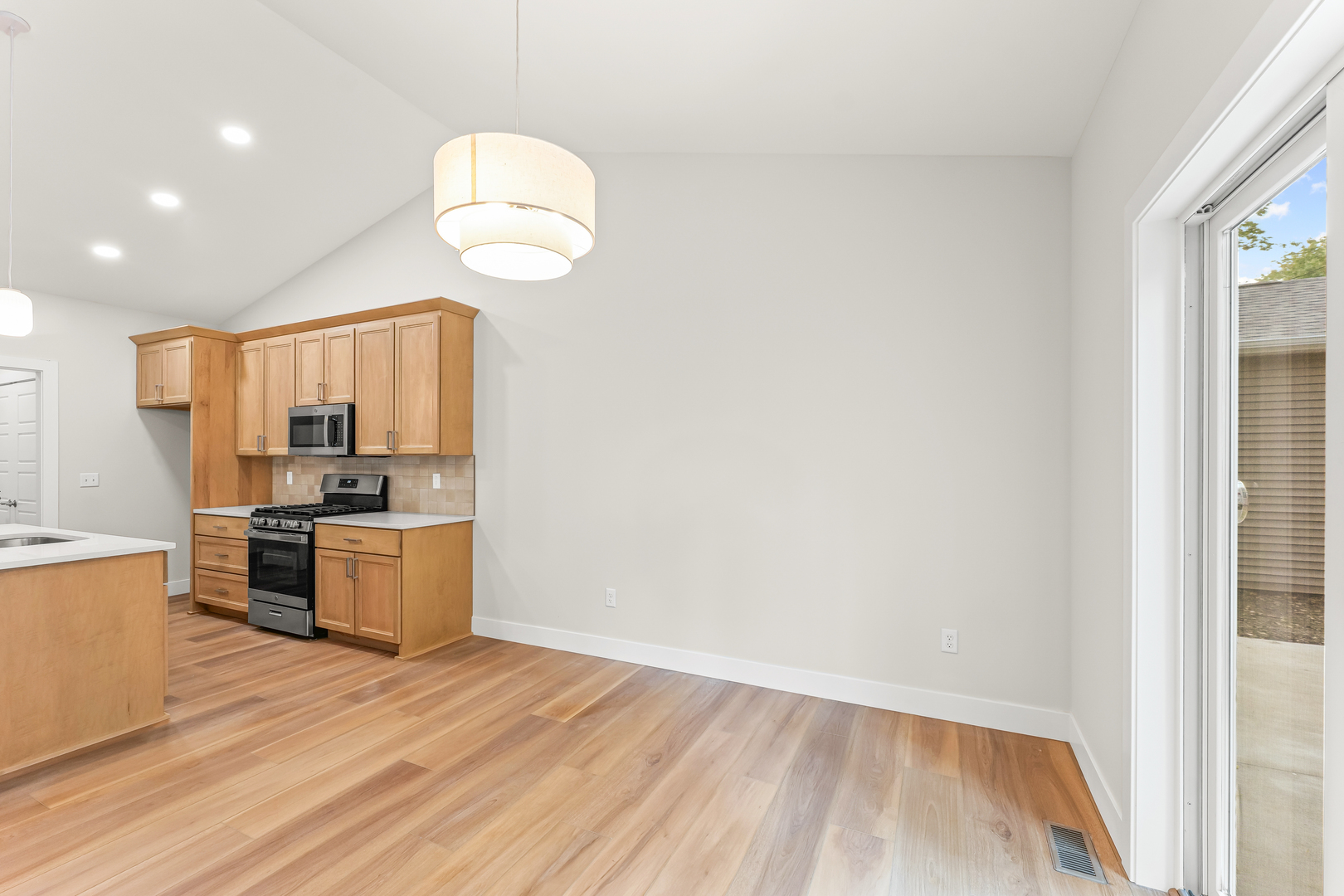 2015 Cureton Drive, Unit B Urbana, IL 61801 - Photo 15 of 36