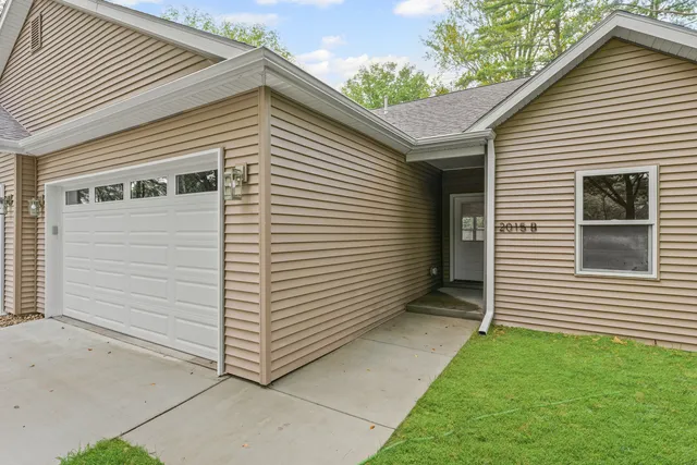 $279,900 | 2015 Cureton Drive, Unit B, Urbana, IL 61801