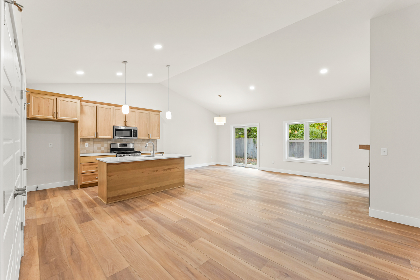 2015 Cureton Drive, Unit B Urbana, IL 61801 - Photo 6 of 36