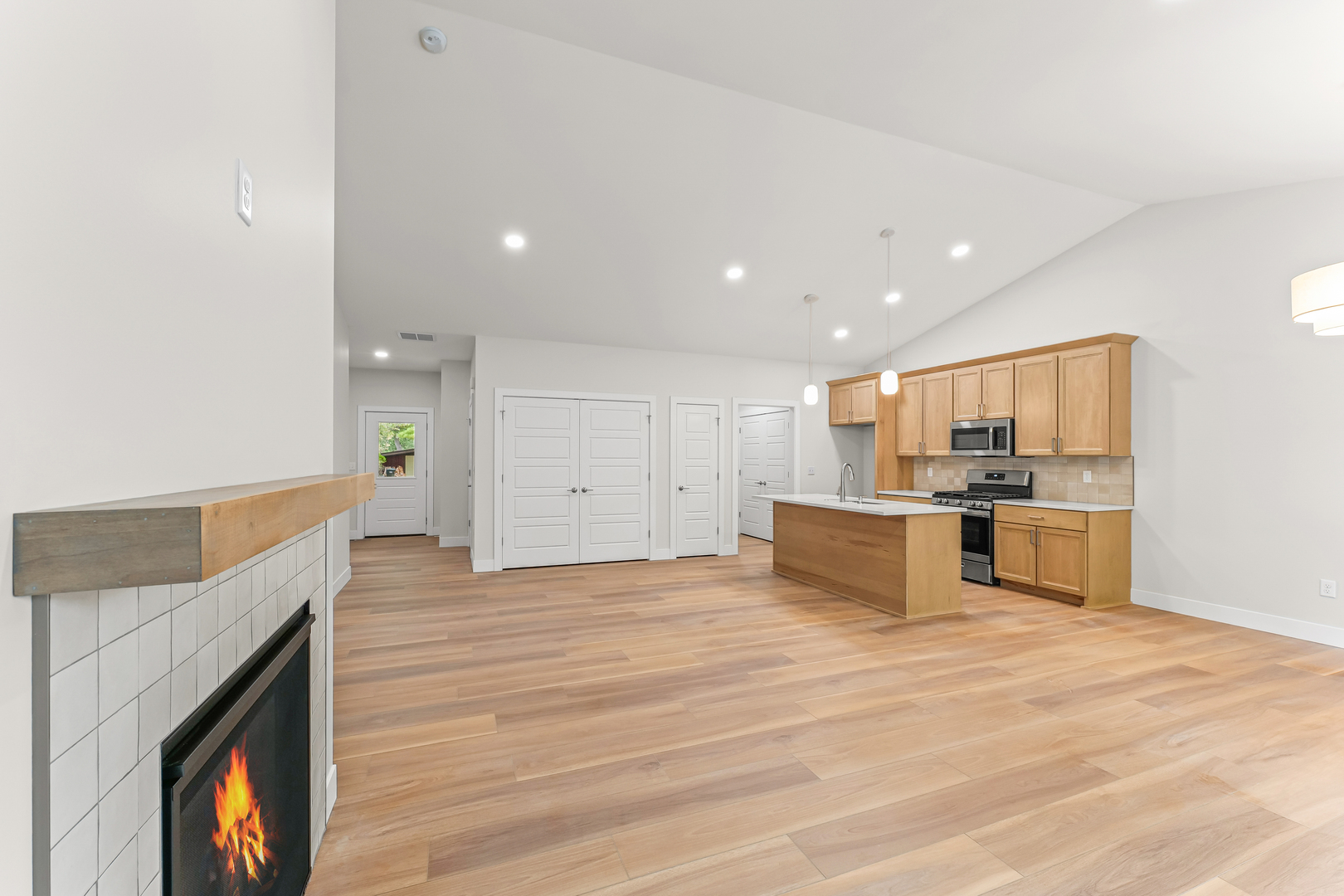 2015 Cureton Drive, Unit B Urbana, IL 61801 - Photo 7 of 36