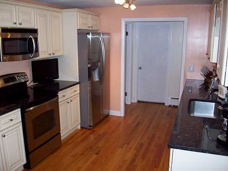 14 Killdeer Road Warwick, RI 02888 - Photo 8 of 25 Kitchen.