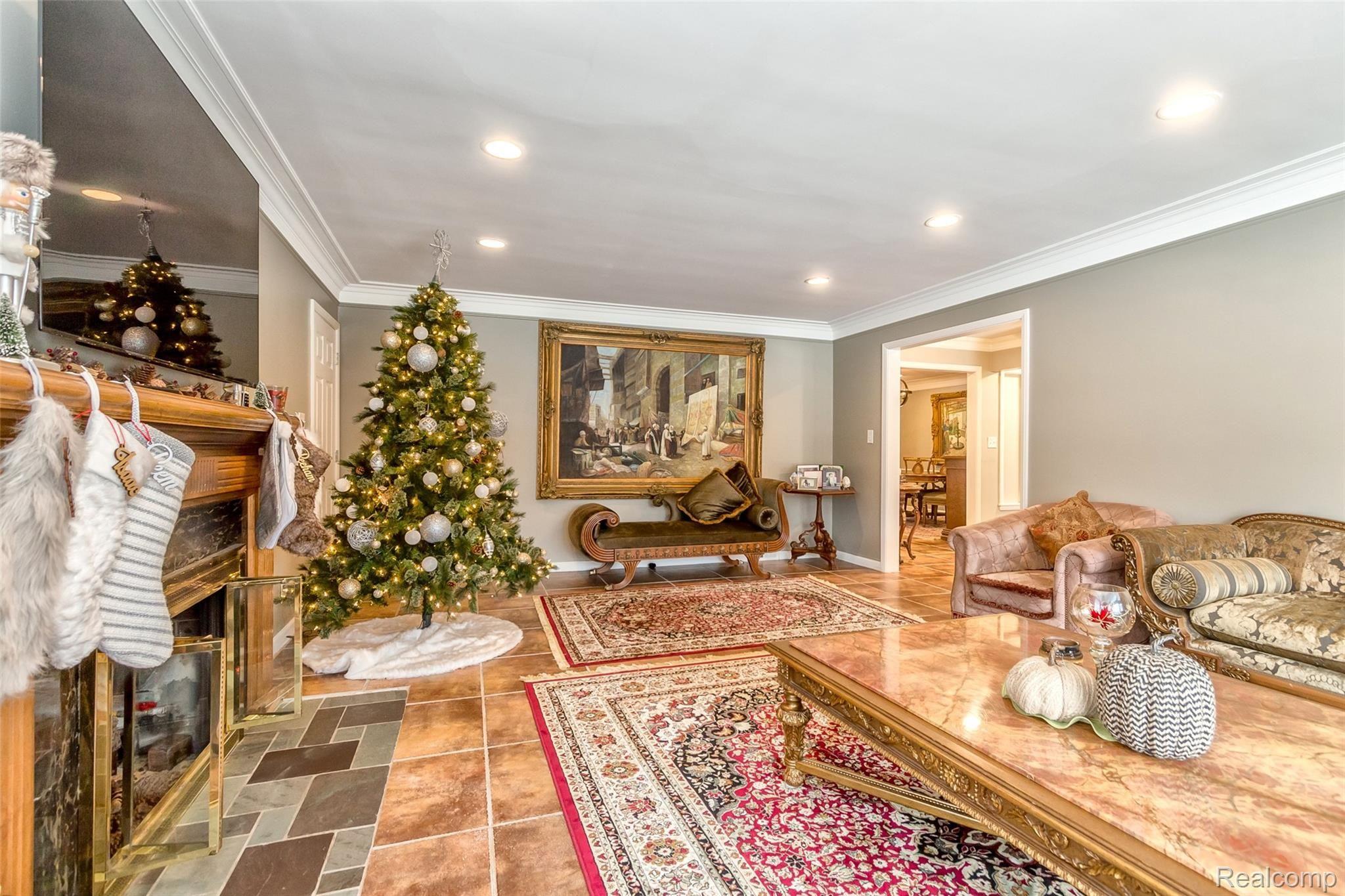 730 Ridgemont Avenue Dearborn, MI 48124 - Photo 8 of 46 08.jpg