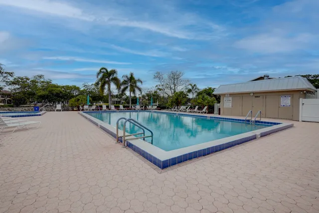 $249,990 | 18350 Southeast Wood Haven Lane, Unit J, Jupiter, FL 33469