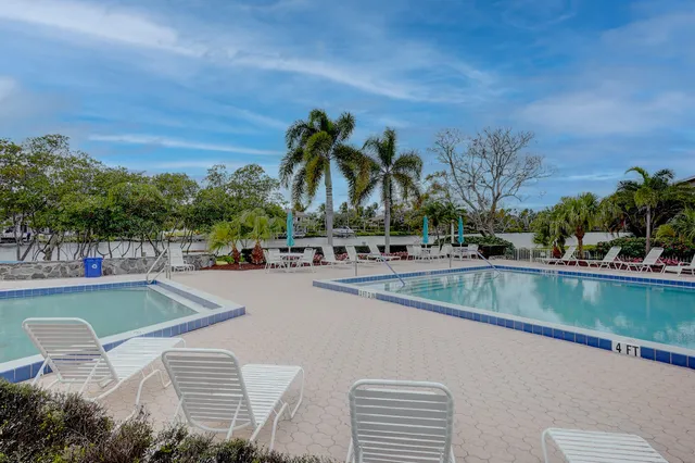 $249,990 | 18350 Southeast Wood Haven Lane, Unit J, Jupiter, FL 33469