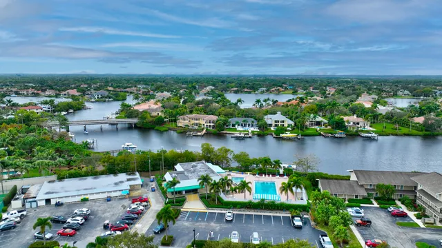 $249,990 | 18350 Southeast Wood Haven Lane, Unit J, Jupiter, FL 33469