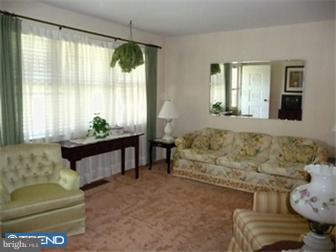 46 North Chester Avenue Riverside, NJ 08075 - Photo 3 of 12 Living Room