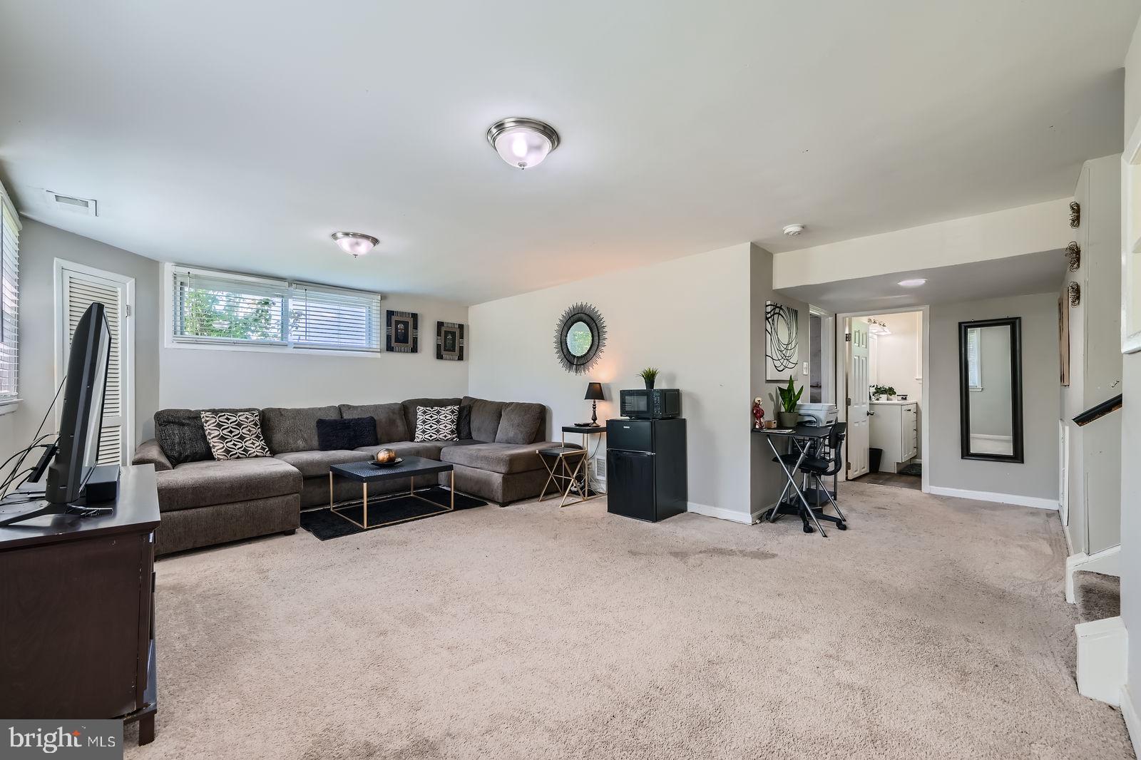 1201 Cobb Road Baltimore, MD 21208 - Photo 19 of 28 a living room with furniture gym equipment and a window