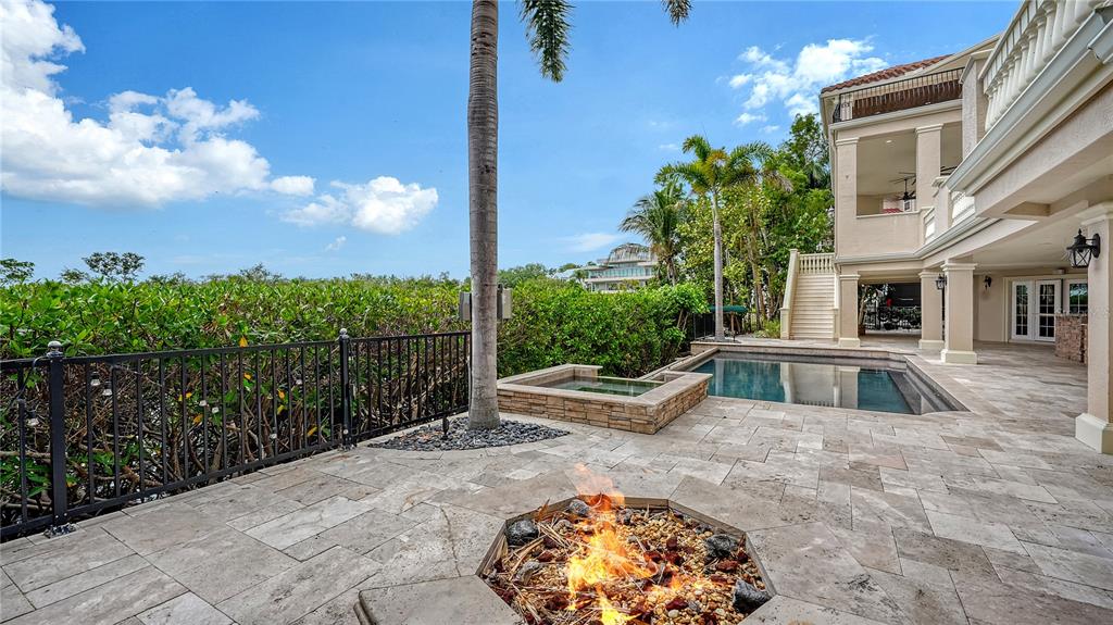 1356 Point Crisp Road Sarasota, FL 34242 - Photo 16 of 55 Gallery Image 16