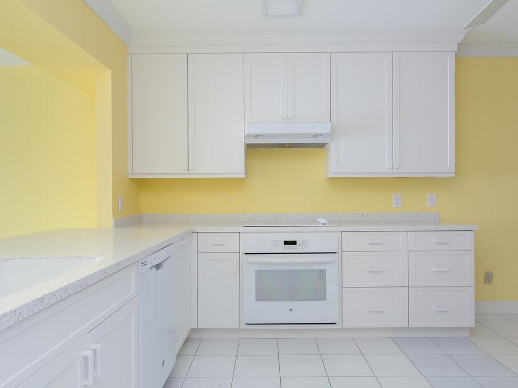 901 Bay Road, Unit 102 Vero Beach, FL 32963 - Photo 22 of 33 Gallery Image 22