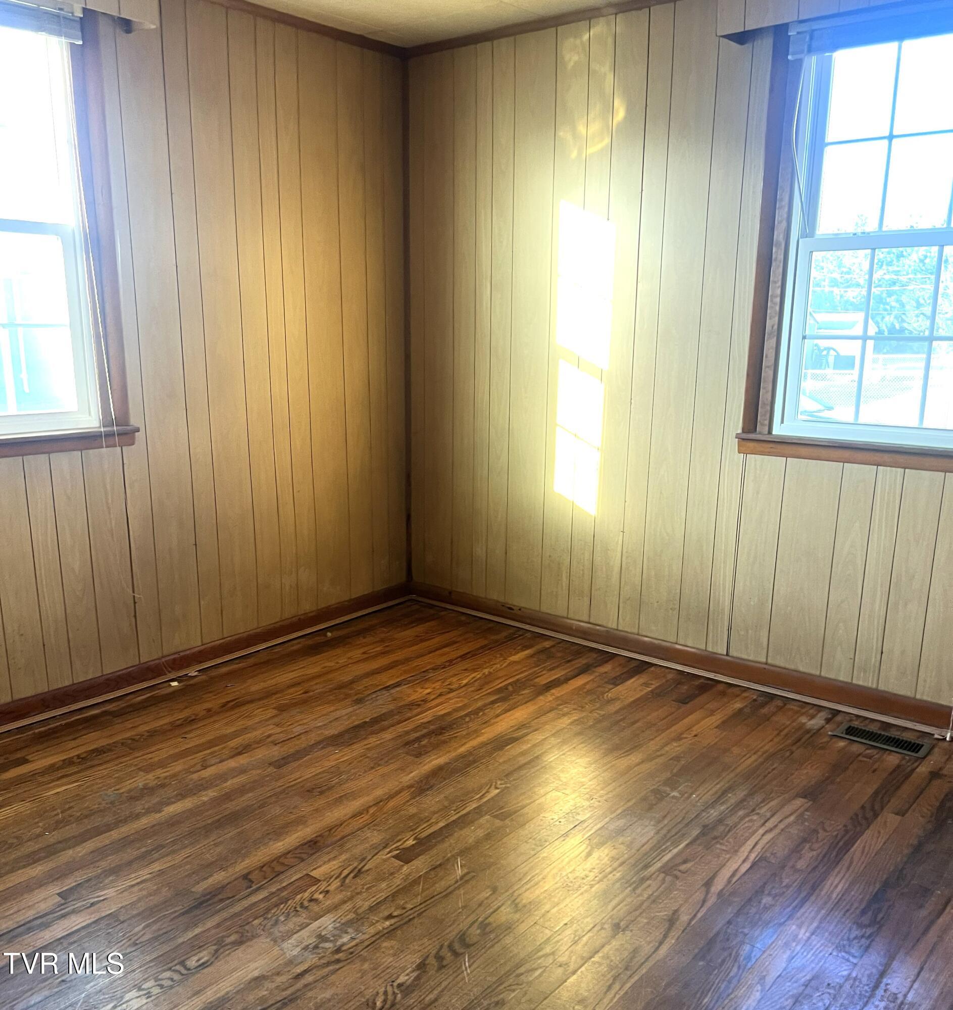 1401 Garden Road Elizabethton, TN 37643 - Photo 30 of 42 99 Beautiful Wood Floors