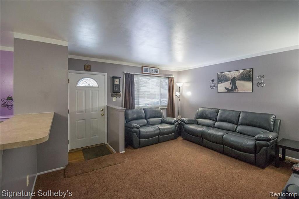 7526 Superior Street Center Line, MI 48015 - Photo 2 of 24