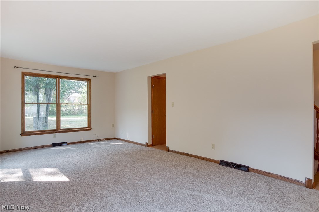 156 Hurd Road Aurora, OH 44202 - Photo 5 of 25