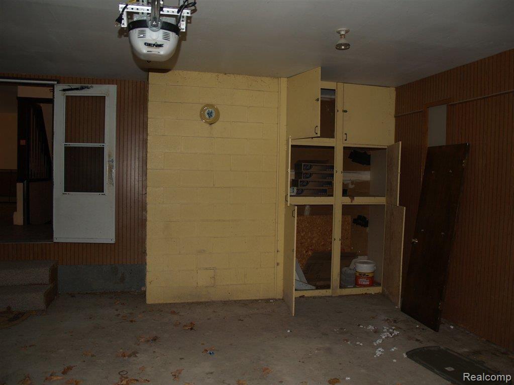 7136 Hinchey Road Pinckney, MI 48169 - Photo 10 of 16 Garage.JPG