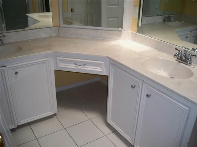 2529 Rio Grande Street, Unit 13 Austin, TX 78705 - Photo 7 of 10 a bathroom with a sink and a mirror