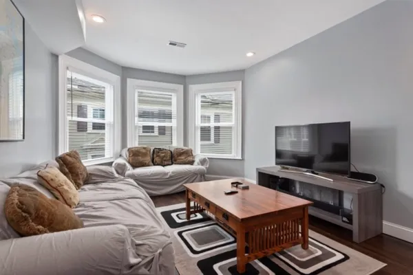$3,500 | 7 Abbotsford Street, Unit B, Boston, MA 02121