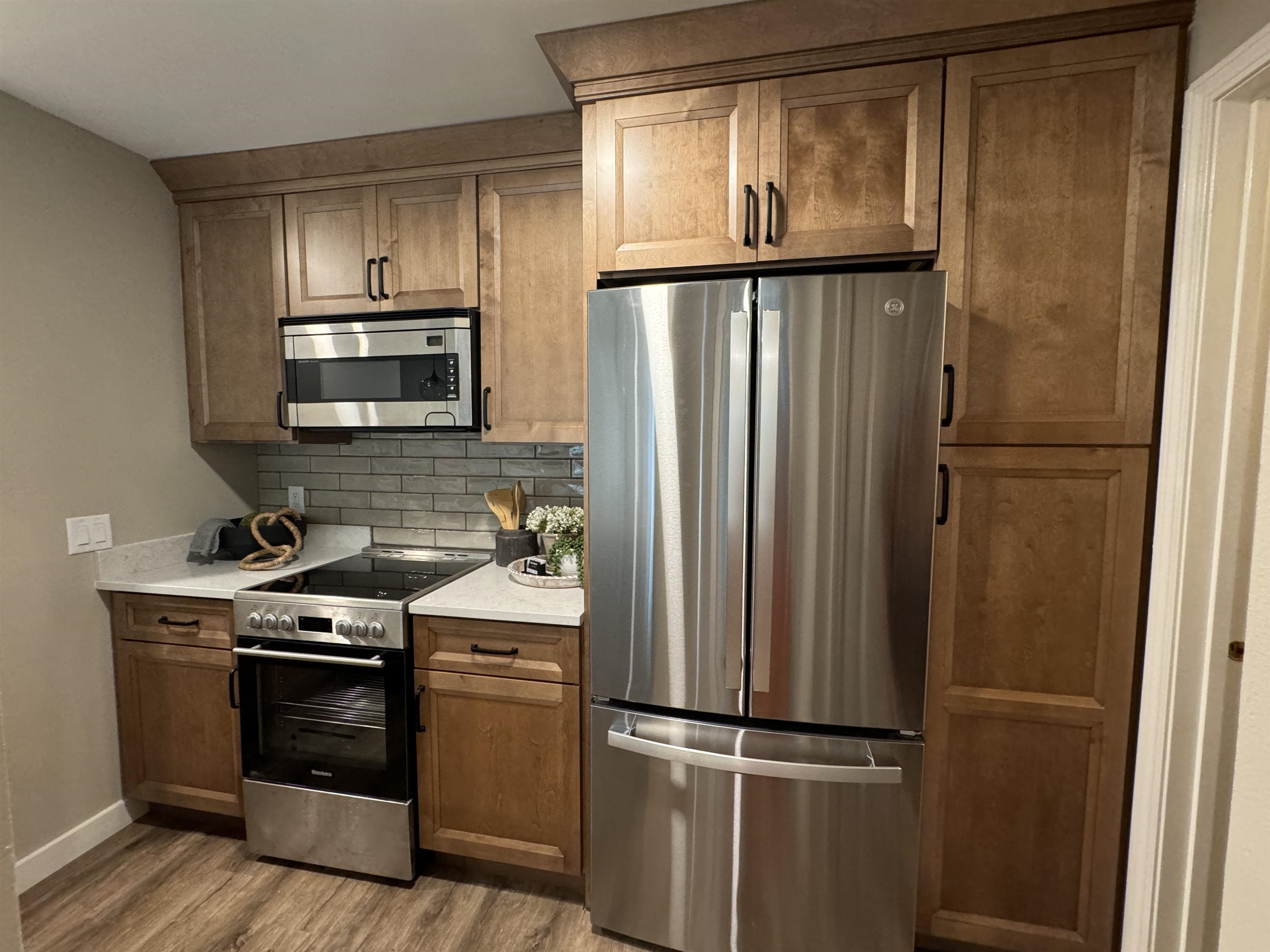 30 Wolf Road, Unit 612 Lebanon, NH 03766 - Photo 3 of 37