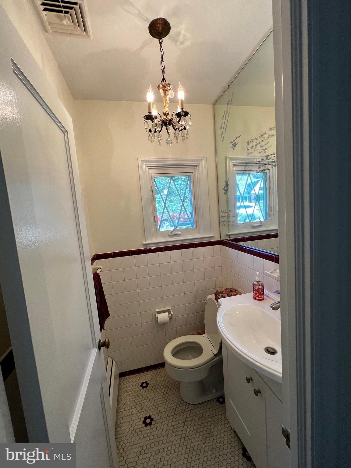 415 Aigburth Road Towson, MD 21286 - Photo 11 of 16