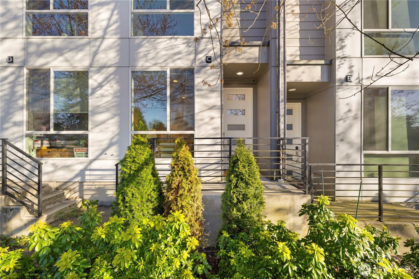 10162 Holman Road Northwest, Unit C Seattle, WA 98133 - Photo 4 of 38 Gallery Image 4