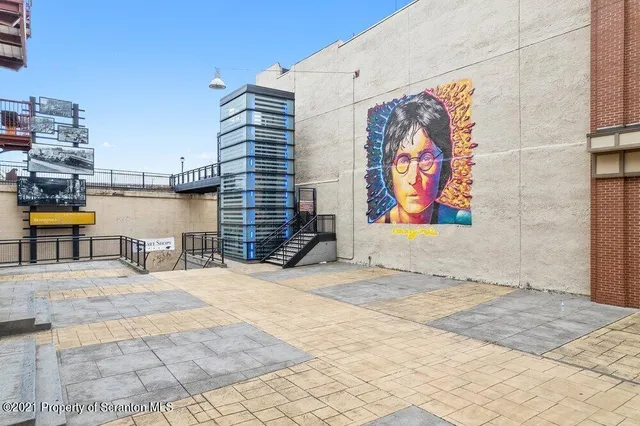 a view of entryway front of house