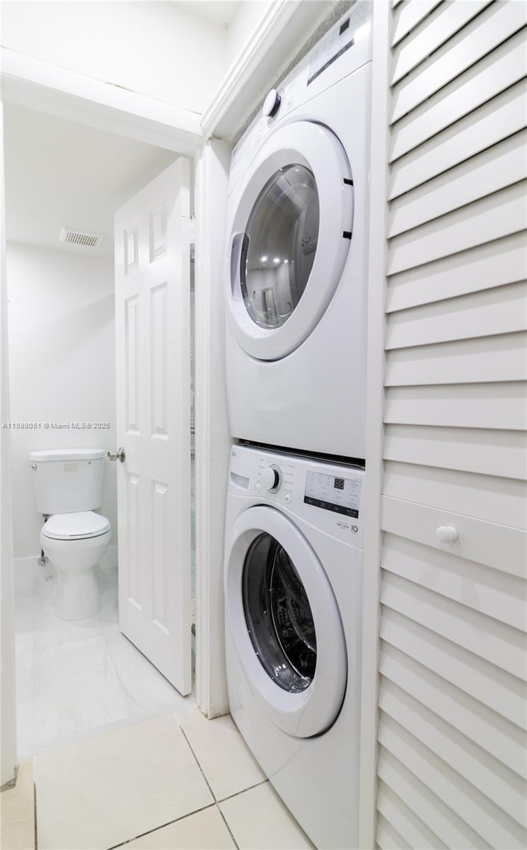 217 Northwest 109th Avenue, Unit 2217 Miami, FL 33172 - Photo 15 of 19 a utility room with dryer and washer