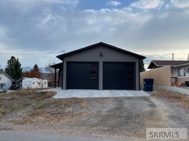 804 Cleveland Avenue Salmon, ID 83467 - Photo 20 of 28 @ car garage