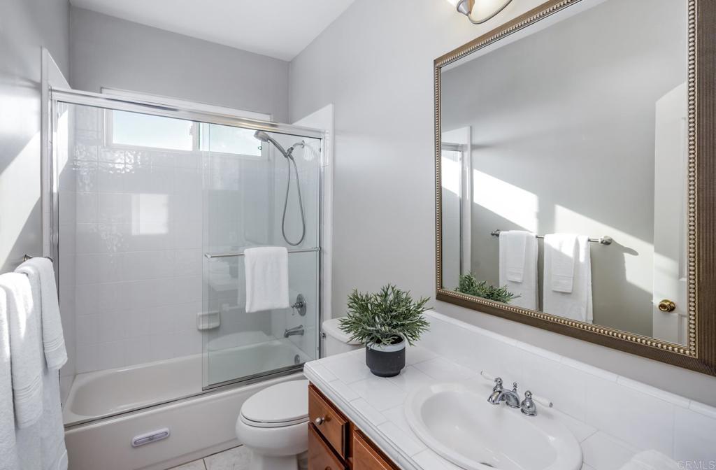 29190 Crystal Ridge Court Escondido, CA 92026 - Photo 19 of 41 Bath