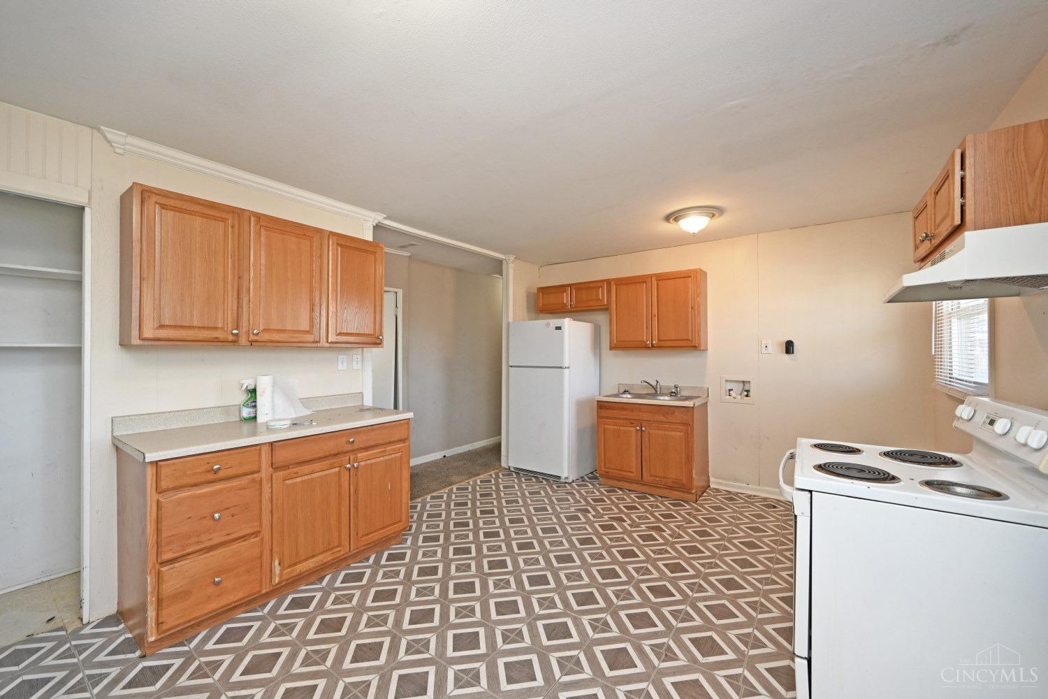 9528 Pippin Road Cincinnati, OH 45231 - Photo 9 of 25 Gallery Image 9