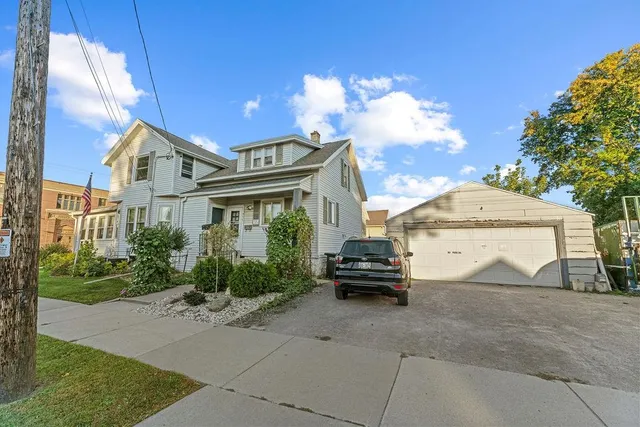 $199,900 | 457 West 12th Avenue, Oshkosh, WI 54902