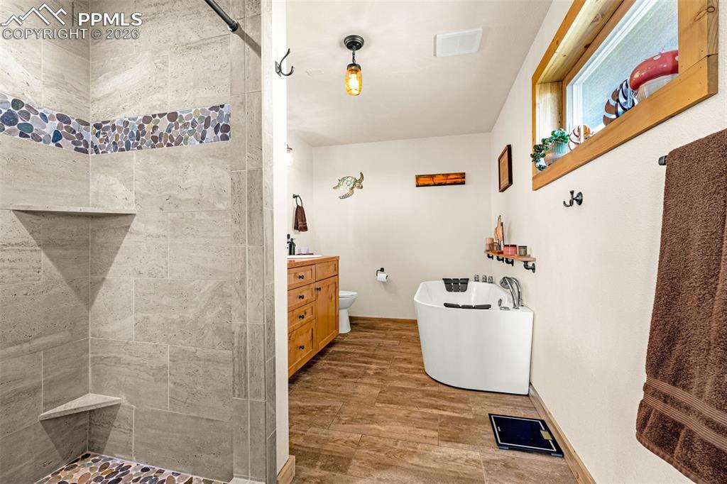 8480 Delaware Road Colorado Springs, CO 80926 - Photo 13 of 49 5 pc primary bathroom