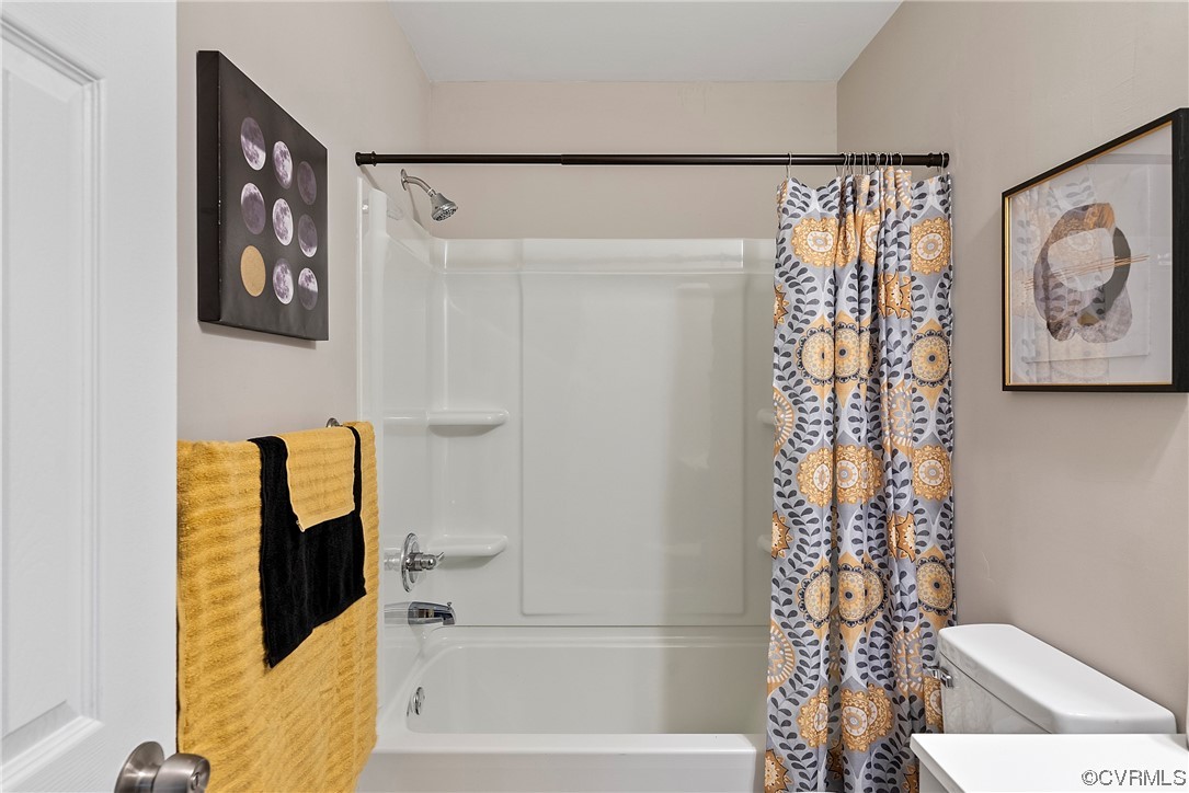 988 3 Notch Road Kents Store, VA 23084 - Photo 22 of 32 Bathroom with toilet and shower / tub combo