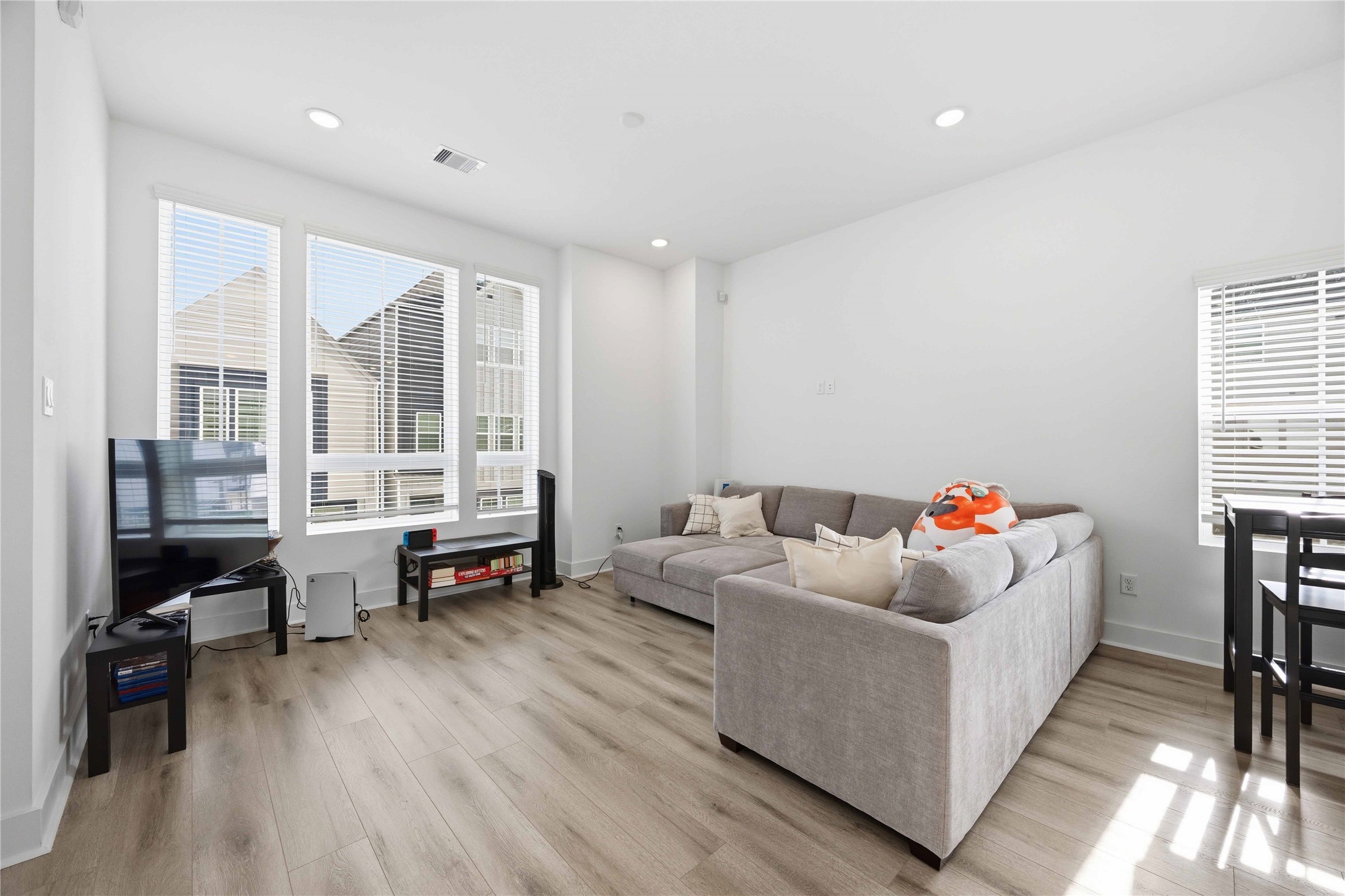 8320 Springwood Cyn Lane Houston, TX 77055 - Photo 15 of 25