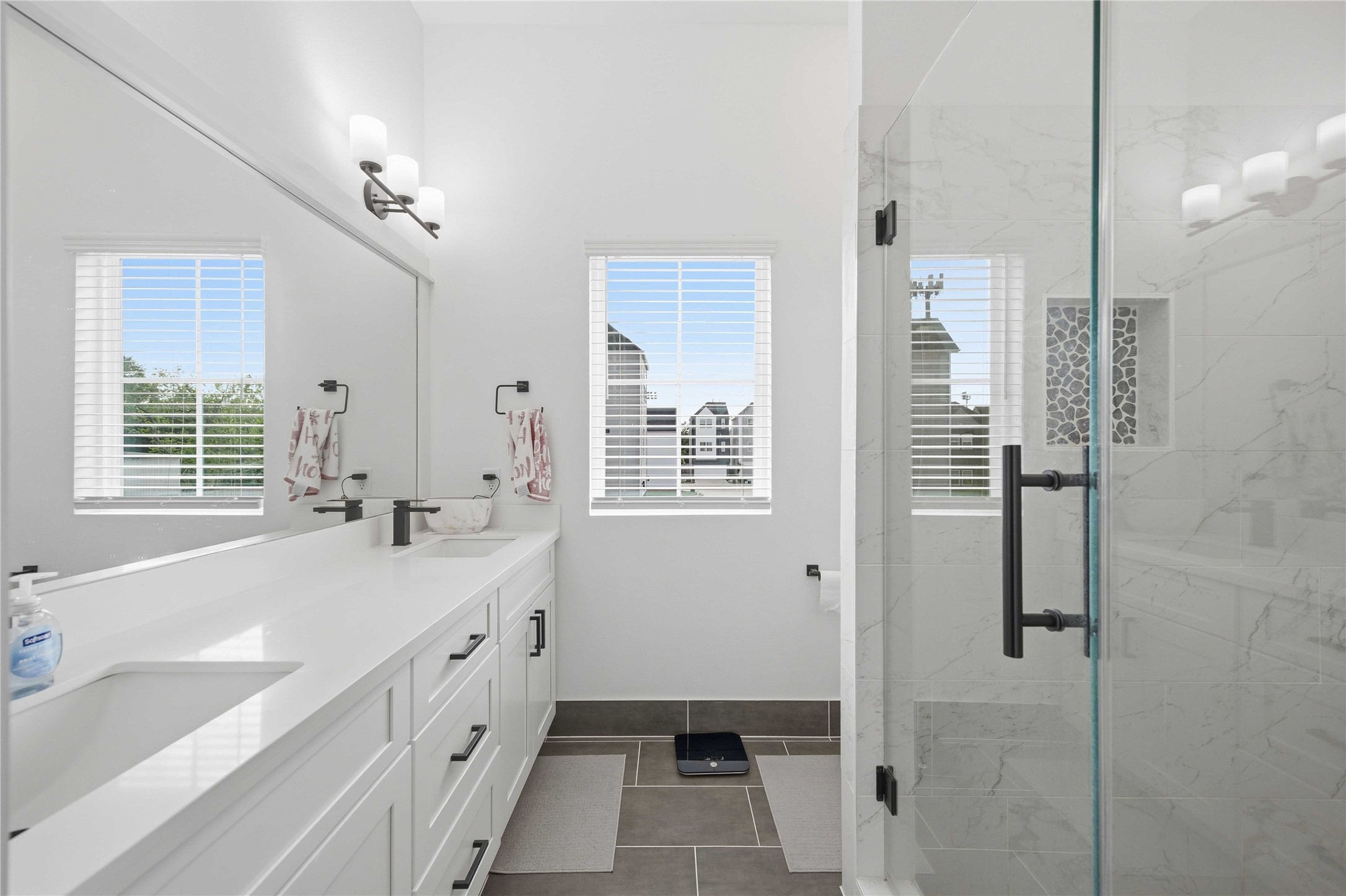 8320 Springwood Cyn Lane Houston, TX 77055 - Photo 20 of 25 Primary Bathroom