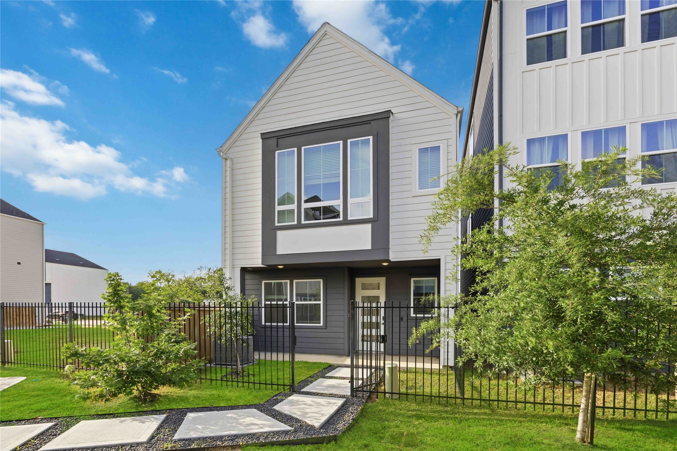 8320 Springwood Cyn Lane Houston, TX 77055 - Photo 2 of 25