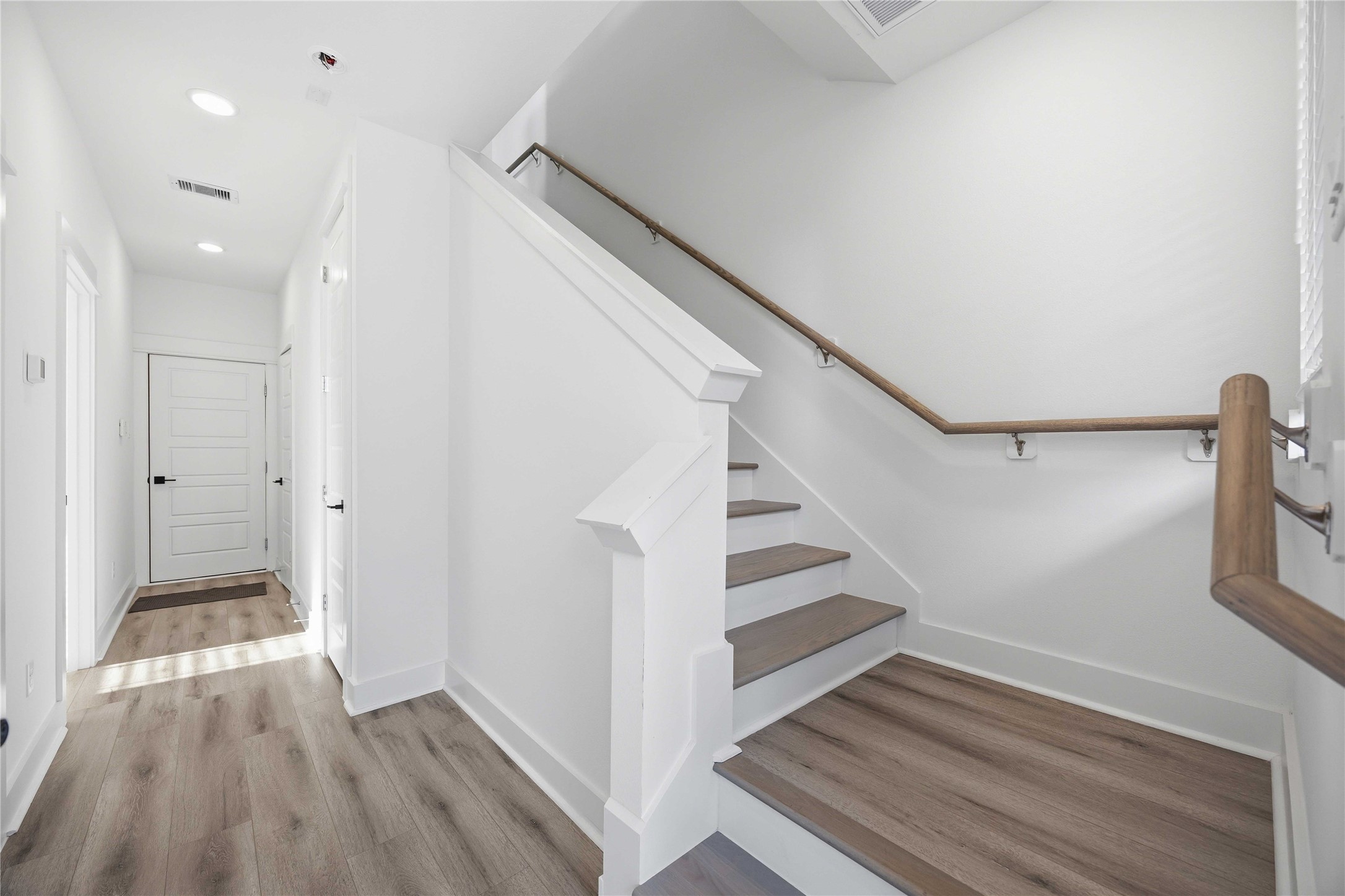 8320 Springwood Cyn Lane Houston, TX 77055 - Photo 4 of 25